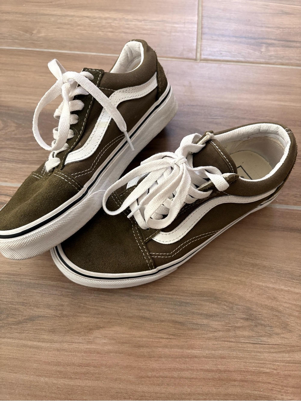 Vans Women’s Olive Green Lace-Up Suede Sneakers Size 5.5 - Used - Picture 3 of 7